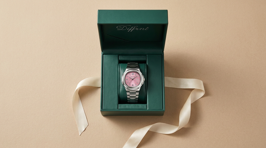 DIFFRNT Lyra watch in the green Premium DIFFRNT Box