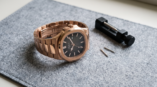 DIFFRNT Wraith watch with a link removal tool